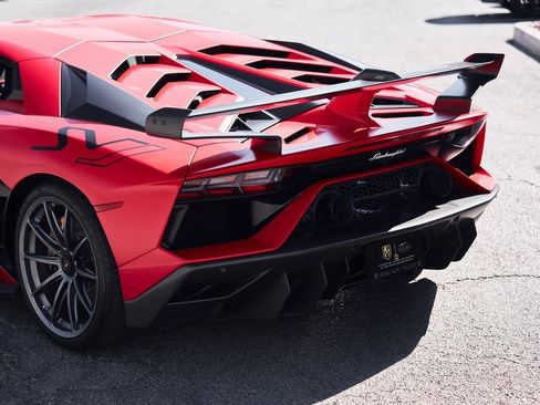 Used 2019 Lamborghini Aventador SVJ image 16