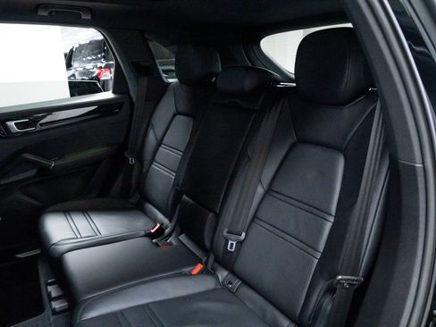 Used 2019 Porsche Cayenne image 19