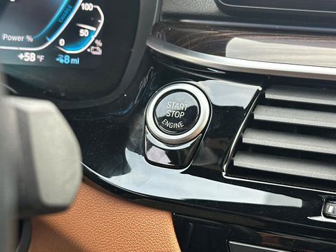 Used 2023 BMW 530e w/ Convenience Package image 24