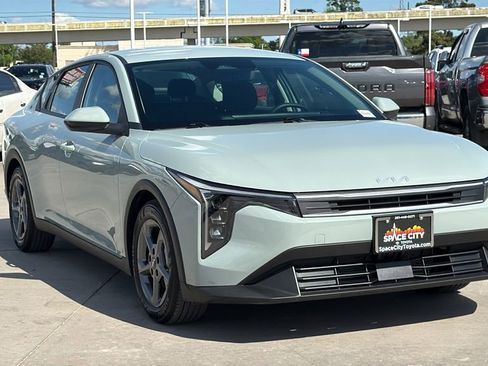 Used 2025 Kia K4 LXS image 7