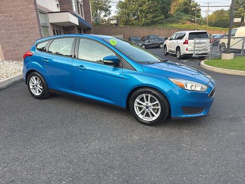 Used 2016 Ford Focus SE w/ SE Power Seat Package FWD image 2
