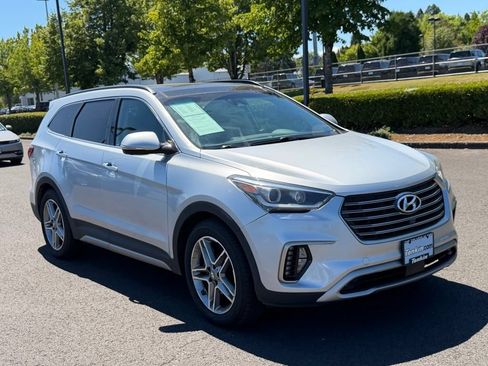 Used 2017 Hyundai Santa Fe Limited AWD/4WD image 2