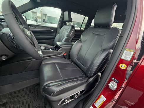 Used 2023 Jeep Grand Cherokee Overland w/ Luxury Tech Group IV AWD/4WD image 25