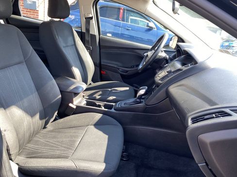 Used 2018 Ford Focus SE w/ Cold Weather Package FWD image 18