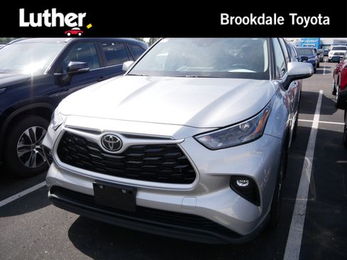 Certified 2025 Toyota Highlander XLE AWD/4WD image 1