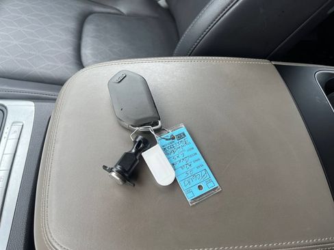 Used 2025 Kia Carnival FWD image 33
