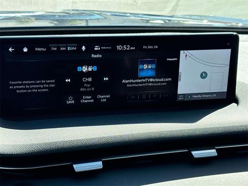 Used 2022 Genesis GV70 2.5T w/ Advanced Package image 13