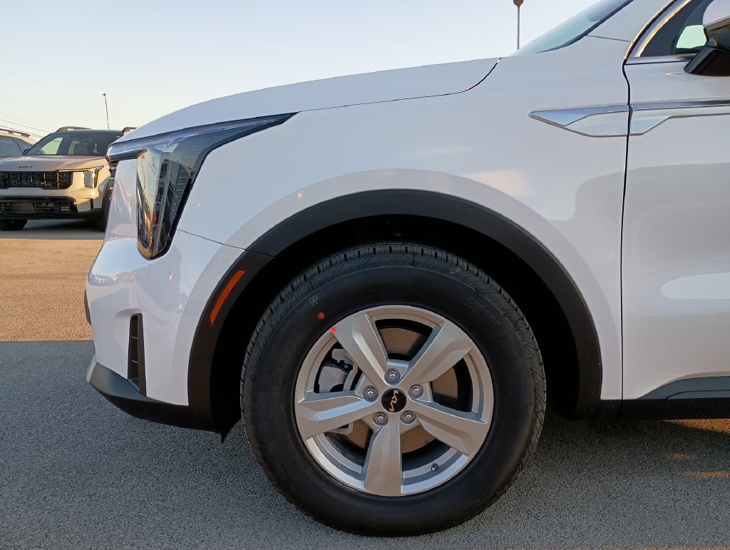 Used 2026 Kia Sorento LX FWD image 16