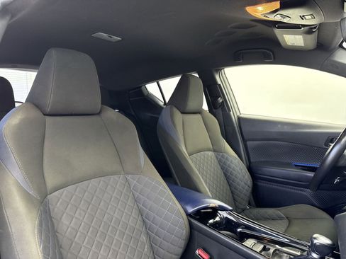 Used 2021 Toyota C-HR XLE image 31