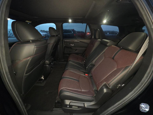 Used 2025 Honda Pilot Black Edition image 4