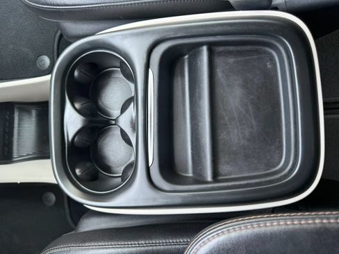 Used 2019 Chrysler Pacifica Touring-L FWD image 28