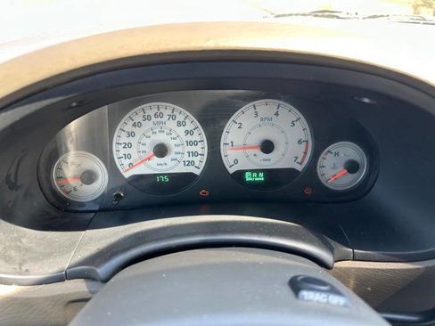 Used 2005 Chrysler Town & Country Touring w/ Leather Interior Group FWD image 40