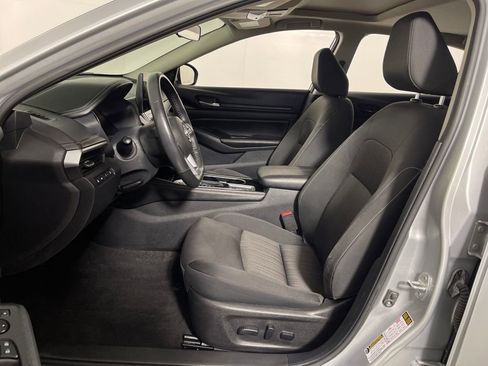 Used 2024 Nissan Altima 2.5 SV w/ SV Premium Package image 12