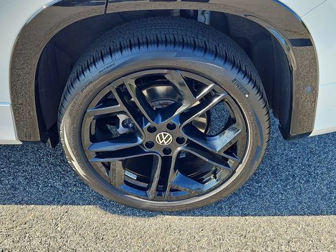 Certified 2026 Volkswagen Tiguan SE R-Line AWD/4WD image 8