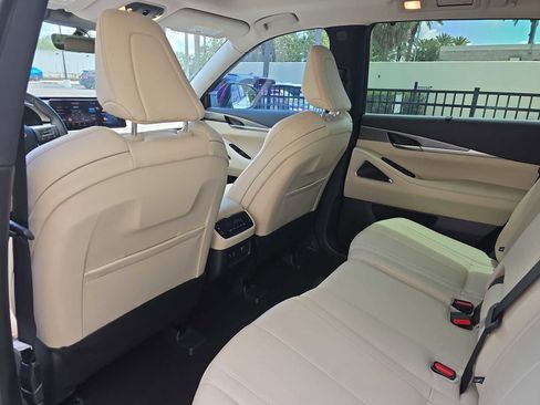 Used 2023 INFINITI QX60 Luxe w/ Performance Audio Package FWD image 12