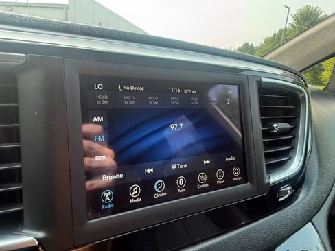 Used 2019 Chrysler Pacifica Touring-L w/ S Appearance Package FWD image 28