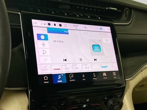 Used 2023 Jeep Grand Cherokee Limited image 15