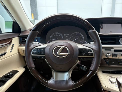 Used 2018 Lexus ES 350 w/ Luxury Package w/Wood Trim FWD image 9