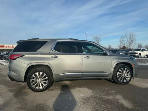 Used 2023 Chevrolet Traverse Premier FWD image 2