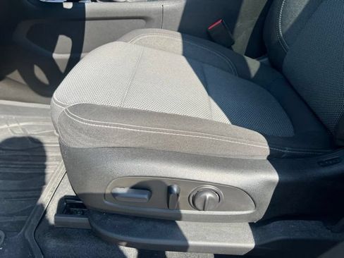Used 2023 Chevrolet Traverse LT FWD image 14
