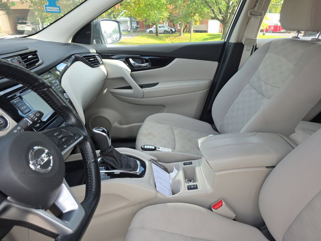 Used 2021 Nissan Rogue Sport SV AWD/4WD image 23