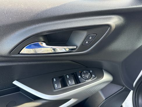 Certified 2024 Chevrolet Trax RS FWD image 10