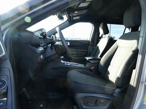 Used 2020 Ford Explorer XLT image 24