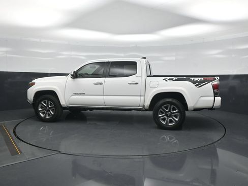 Certified 2017 Toyota Tacoma Limited w/ Tow Package AWD/4WD image 4
