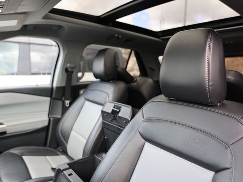 Used 2023 Ford Explorer XLT w/ Equipment Group 202A image 9