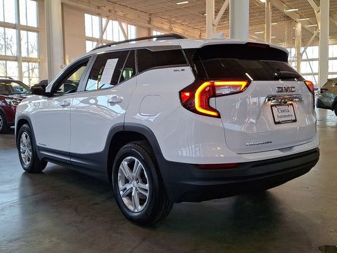 Used 2022 GMC Terrain SLE w/ Driver Convenience Package image 7