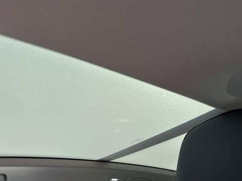 New 2025 Volkswagen Tiguan SE image 13