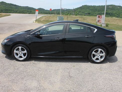 Used 2017 Chevrolet Volt LT w/ Comfort Package FWD image 8