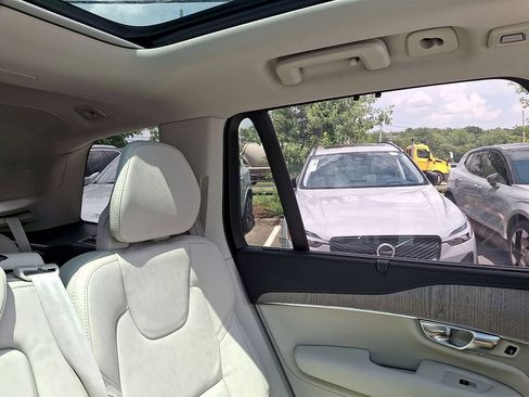 Certified 2025 Volvo XC90 T8 Ultra w/ Protection Package Premier AWD/4WD image 14