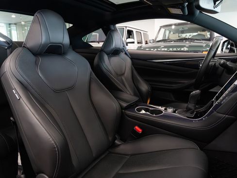 Used 2017 INFINITI Q60 Red Sport 400 image 9