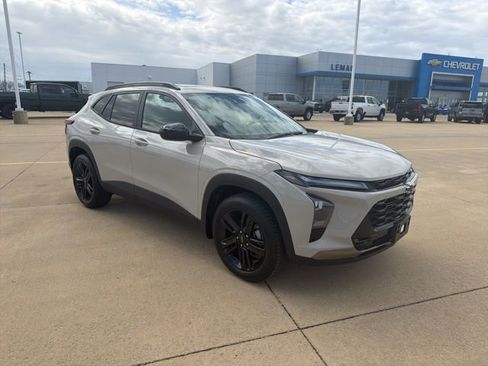 New 2026 Chevrolet Trax ACTIV image 2