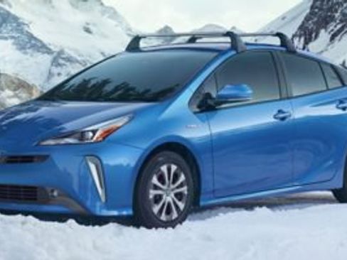 Used 2021 Toyota Prius LE w/ Carpet Mat Package (TMS) FWD image 1