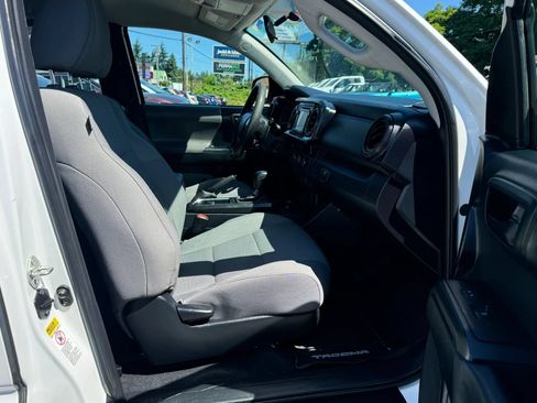 Used 2017 Toyota Tacoma SR RWD image 12