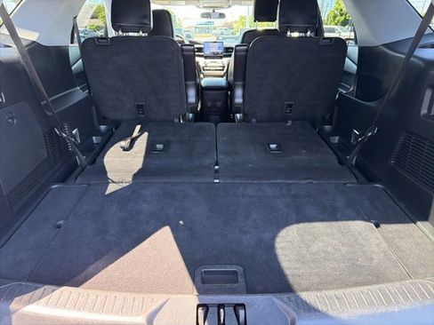 Used 2024 Ford Explorer XLT w/ Equipment Group 202A AWD/4WD image 40
