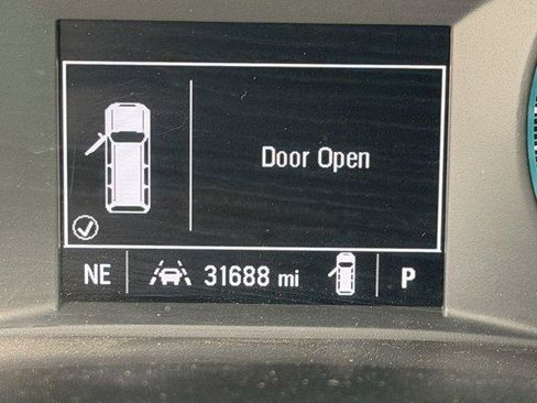 Used 2023 Chevrolet Traverse LT image 37