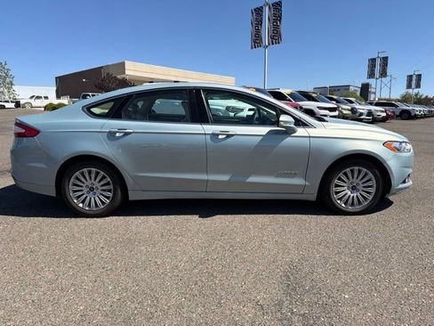 Used 2014 Ford Fusion SE w/ Equipment Group 502A FWD image 2