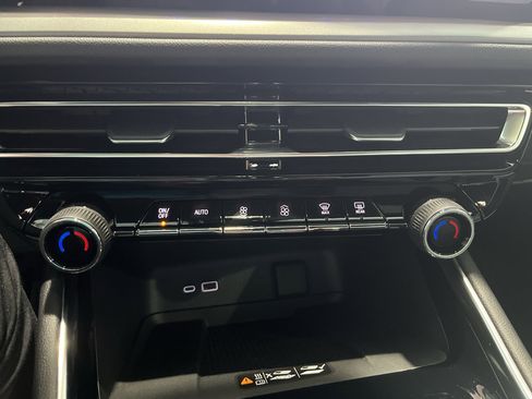 New 2026 Chevrolet Traverse LT w/ Driver Confidence Package FWD image 25