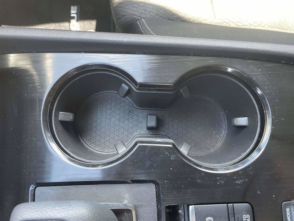 Used 2025 Nissan Rogue SV FWD image 18