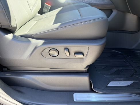 New 2026 GMC Sierra 1500 SLT w/ SLT Premium Package image 17