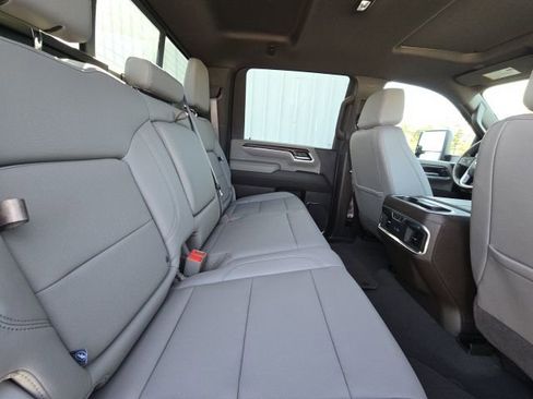 Used 2024 GMC Sierra 2500 SLT w/ SLT Premium Package image 15