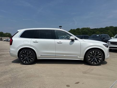Used 2025 Volvo XC90 B6 Ultra w/ Lounge Package image 9