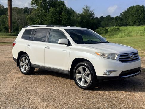 Used 2012 Toyota Highlander Limited w/ Tow Pkg FWD image 7