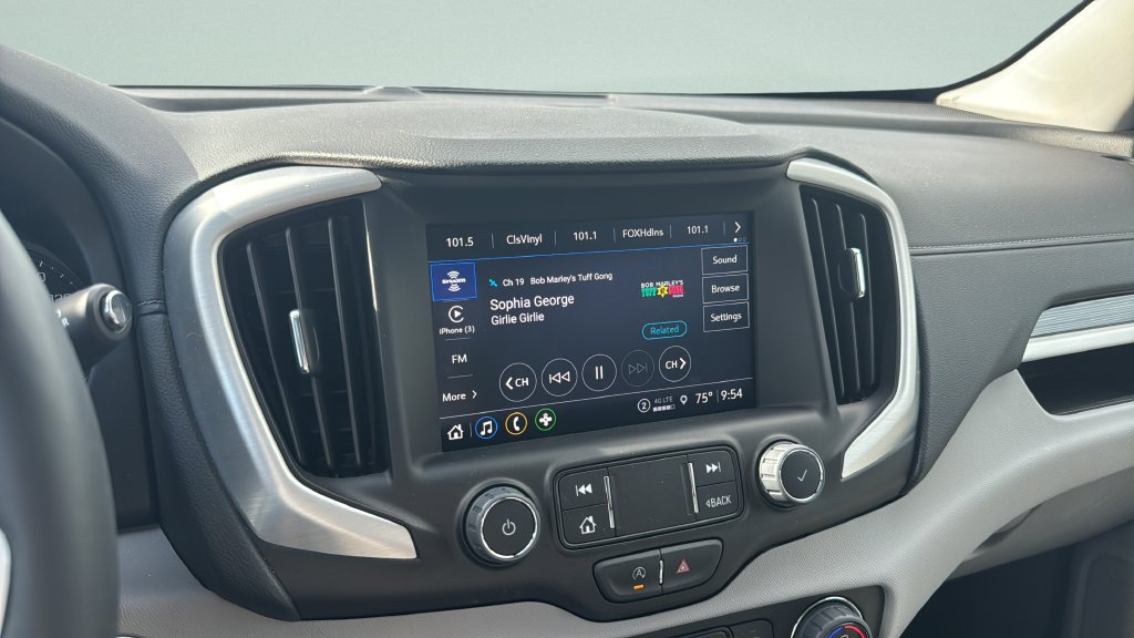 Used 2024 GMC Terrain SLT w/ Tech Package FWD image 11