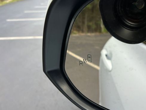 Used 2023 Toyota Highlander LE FWD image 27