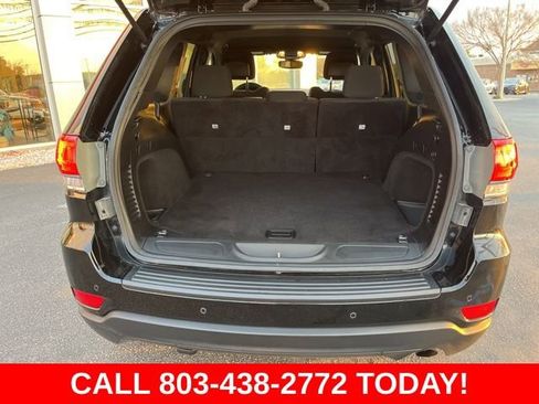 Used 2019 Jeep Grand Cherokee Laredo w/ 18" Wheel & 8.4" Radio Group image 29