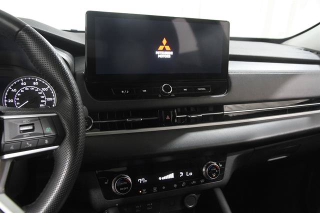 Used 2025 Mitsubishi Outlander SE AWD/4WD image 9